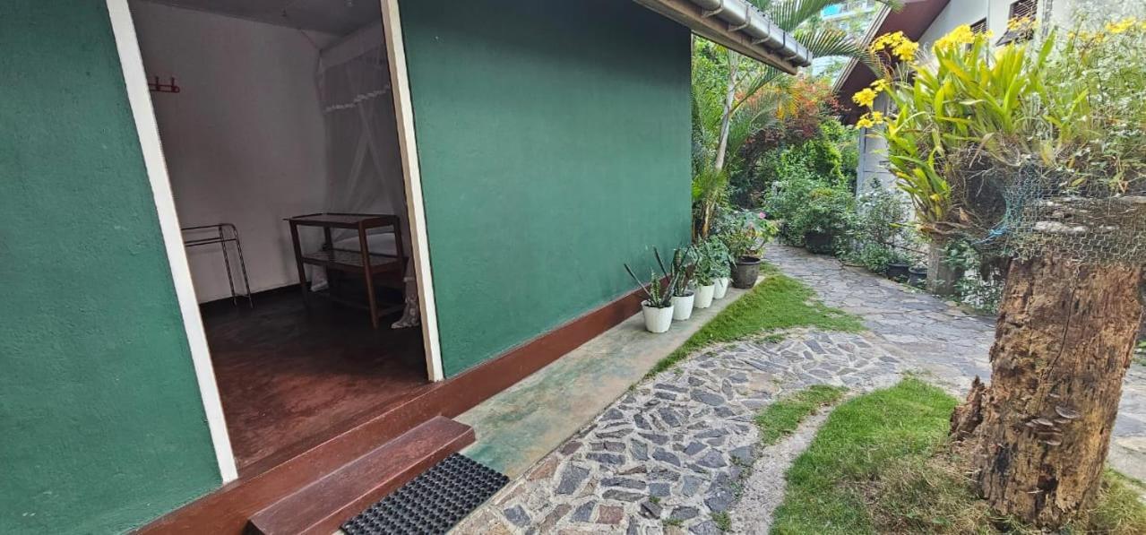 אלה Hilltop Guest House מראה חיצוני תמונה